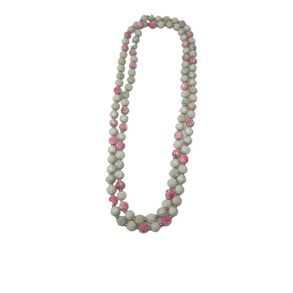 Vintage Hard Plastic Detailed Flower Beads in Pink, Blue, and White - Picture 4 of 5